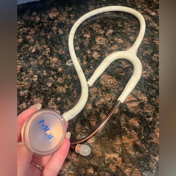 MDF Instruments Stethoscope - Picture 2 of 4